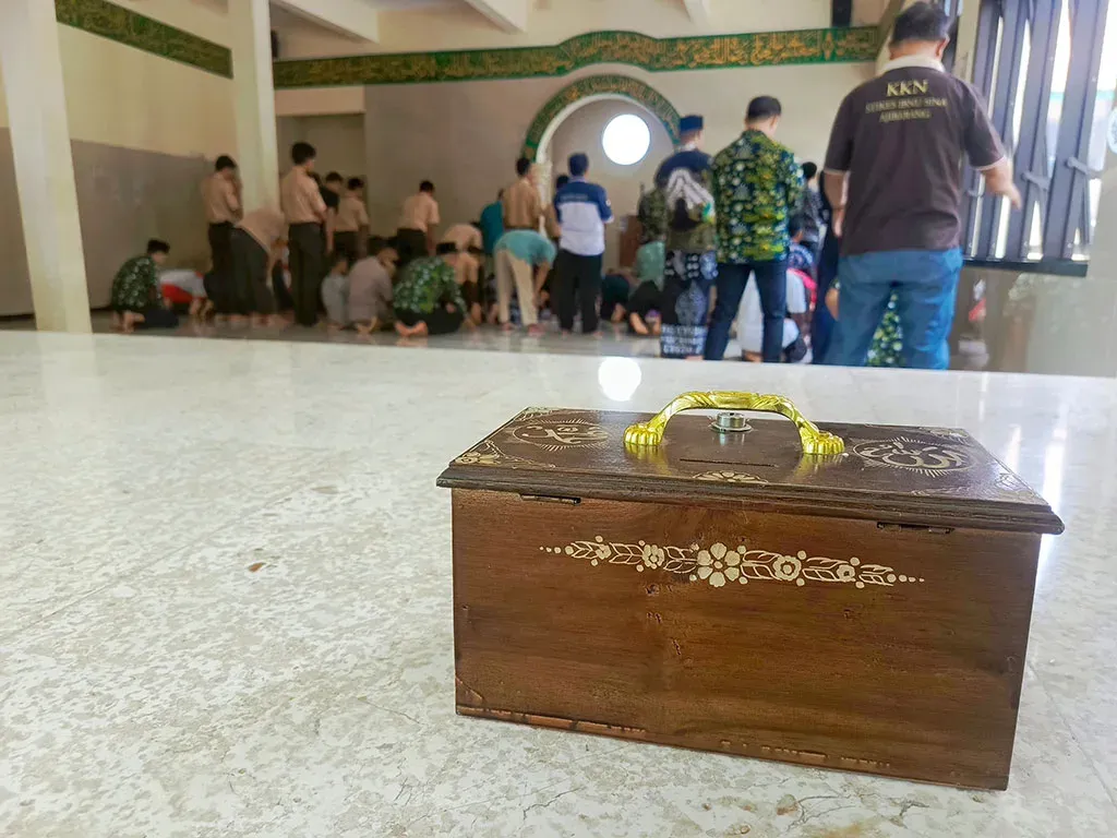 Sedekah dalam Bentuk Infak dan Sadaqah